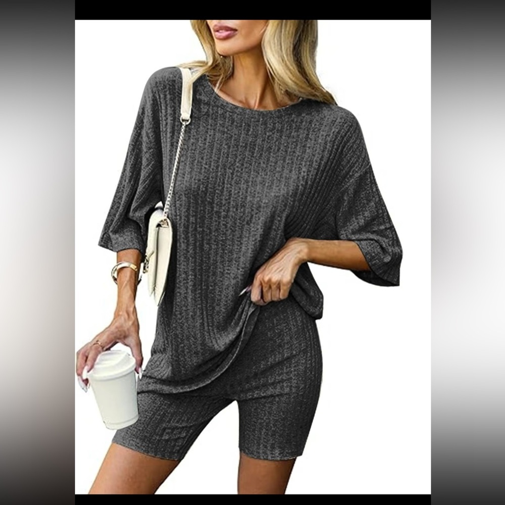 Women’s 2 Piece Loungewear Set Casual Comfy. Medium